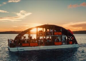 fiesta en barco sunset pipa